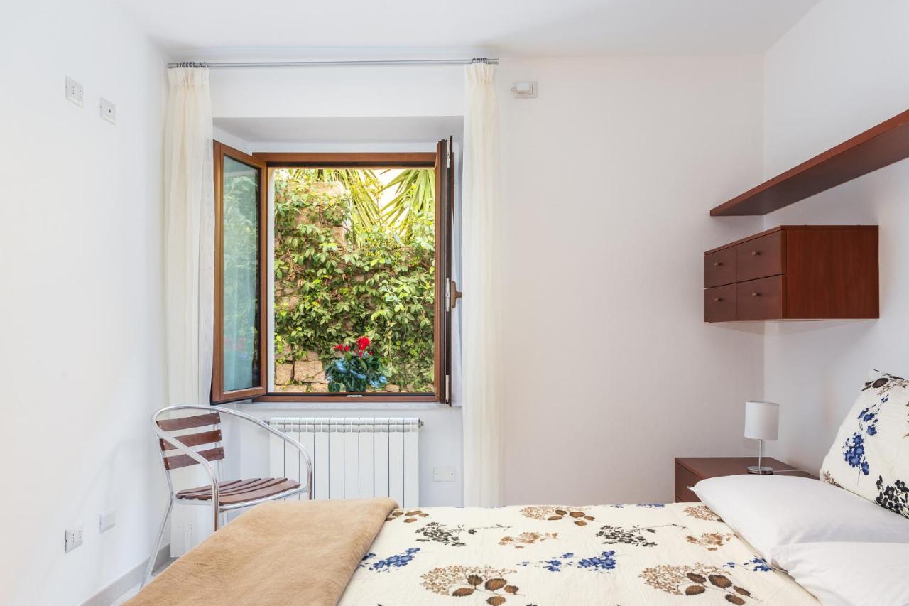 Spacious 3-Bedroom Apartment With Courtyard In Tempio Pausania - Perfect For Families Exterior foto